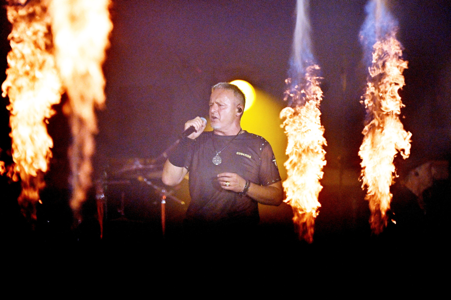 Zagreb, 050725. Povijesni koncert Marka Perkovica Thompsona na Hipodromu na koji je pristiglo gotovo pola milijuna posjetitelja. Na fotografiji: Marko Perkovic Thompson. Foto: Damir Krajac / CROPIX